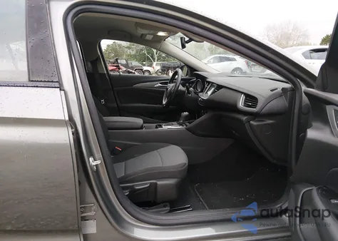 2018 Buick Regal Sportback Preferred z USA, uszkodzony, nr VIN W04GL6SX3J1085733